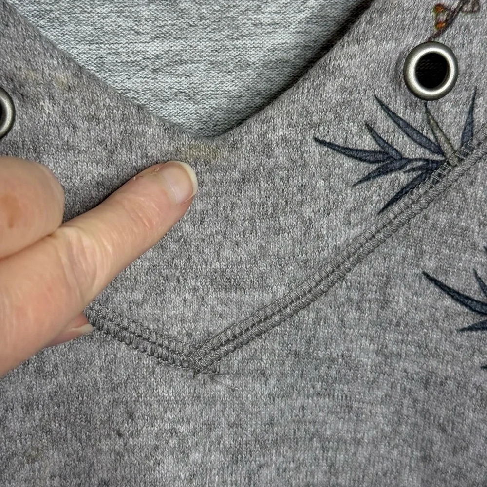 Christopher & Banks Petite Gray V Neck Top Women’s Large Petite Floral